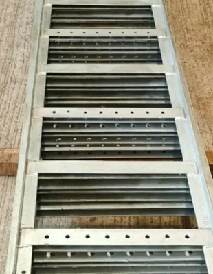 Angle ladder cable trays